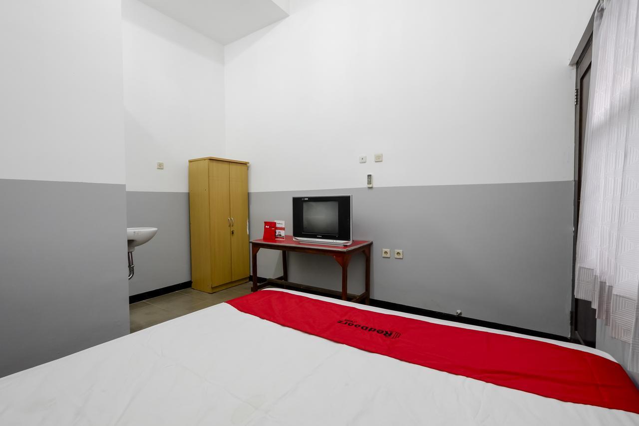 Reddoorz @ Prambanan Timur Raya Semarang Eksteriør billede