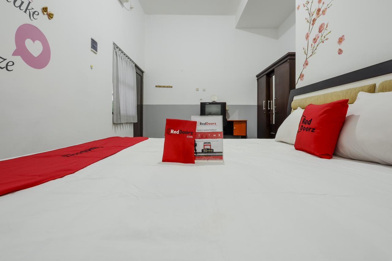 Reddoorz @ Prambanan Timur Raya Semarang Eksteriør billede